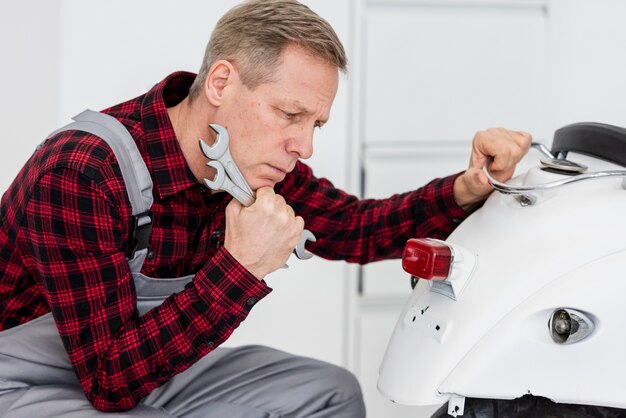 Проверка и регулировка системы вентиляции топливного бака